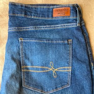 DENIZEN from LEVI’S Jeans for women size 16Short NWOT